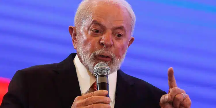 Sentiu? Lula evita falar sobre ato de Bolsonaro, e jornalista é vaiada após pergunta; VEJA VÍDEO
