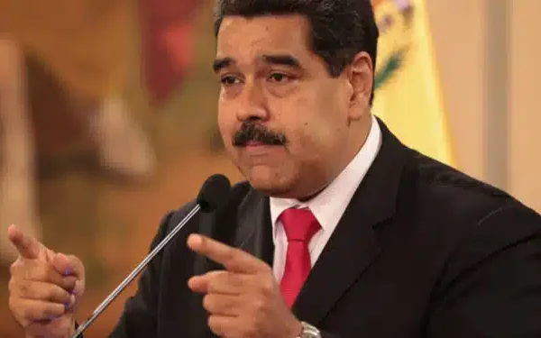 Maduro aparece 13 vezes em cédula de votação da Venezuela; VEJA IMAGENS