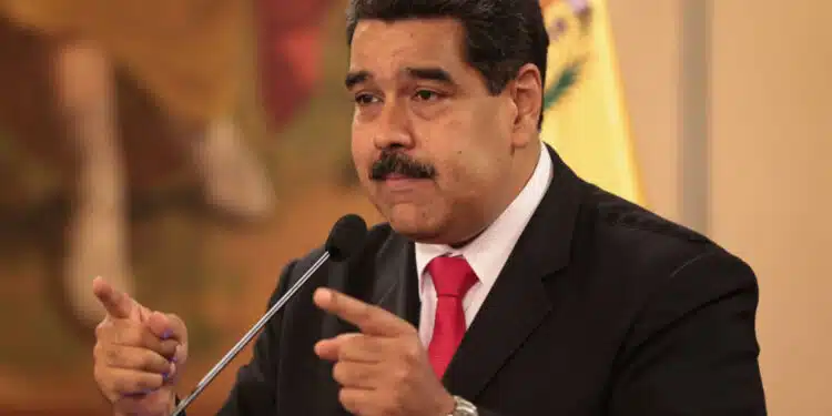 Maduro aparece 13 vezes em cédula de votação da Venezuela; VEJA IMAGENS