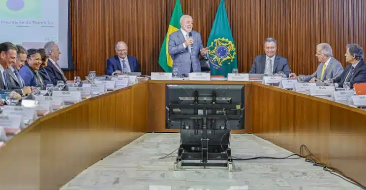 Ministros de Lula gastam quase R$ 9 milhões em diárias; veja quem mais viajou