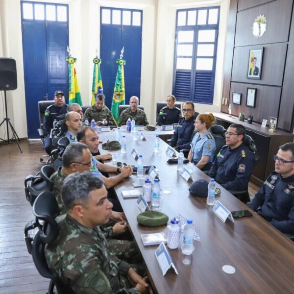 Polícia Militar do Acre recebe visita técnica de generais do Exército