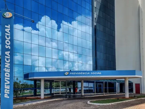 PF mira esquema milionário de fraudes no INSS em operação