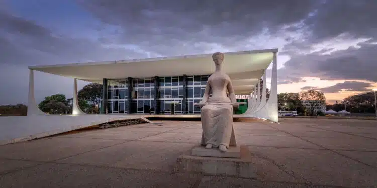 CCJ da Câmara aprova projeto que dificulta ações de partidos “nanicos” no STF e restringe poderes de ministros da Corte