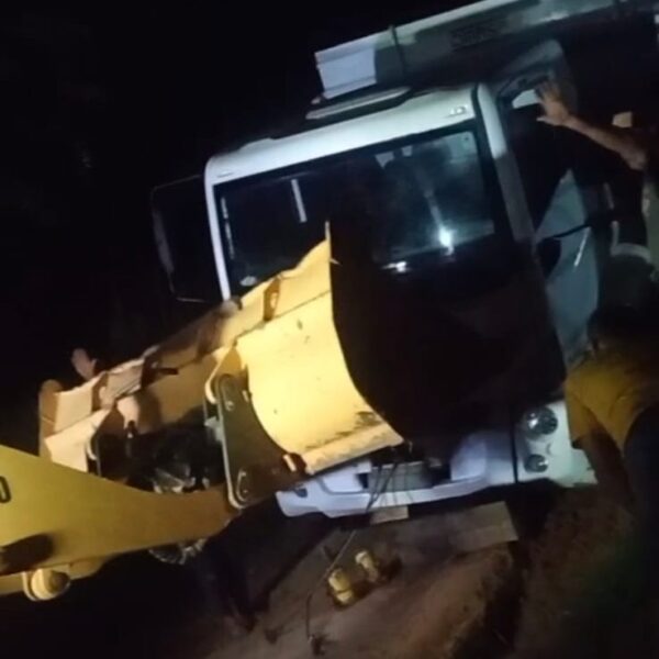 Moradores de Epitaciolândia voltam a criticar a gestão municipal e cobram posicionamento dos vereadores após novo episódio de abandono VEJA VIDEOS