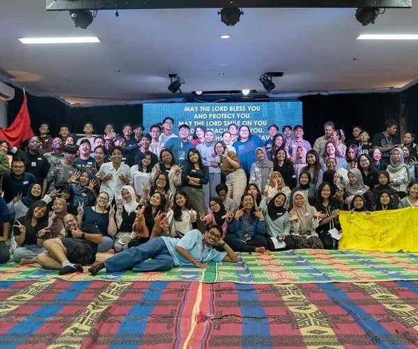 Ministério alcança universitários muçulmanos com aulas de inglês na Indonésia