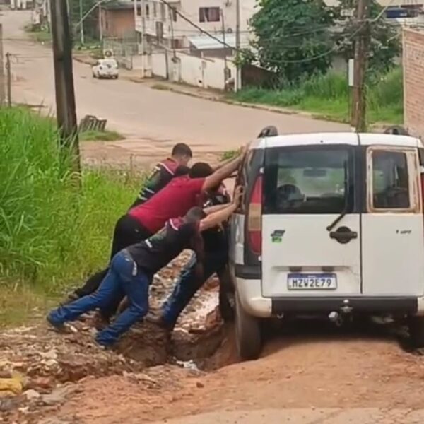 “Considerada a melhor cidade do Alto Acre, desde que o tráfego sobreviva às crateras” VEJA VIDEO