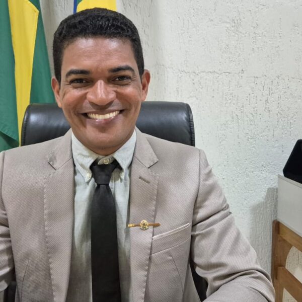 Câmara de Brasiléia avalia impacto da terceirização e promete decisão após ouvir servidores VEJA VIDEO