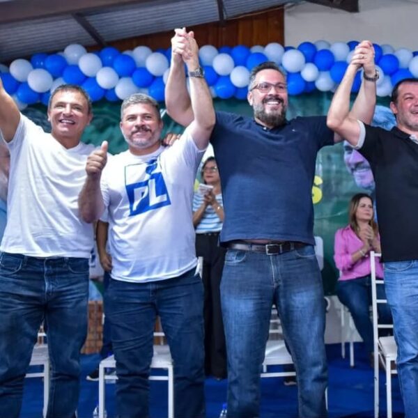 Gestão de Epitaciolândia segue à deriva política: prefeito muda de rumo, mas evita escolher um lado