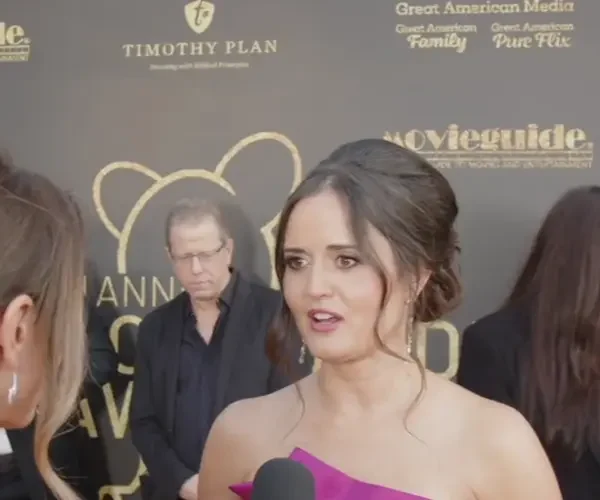 Atriz de Hollywood dedica sua carreira a Deus após conversão: ‘Vou espalhar a Palavra’