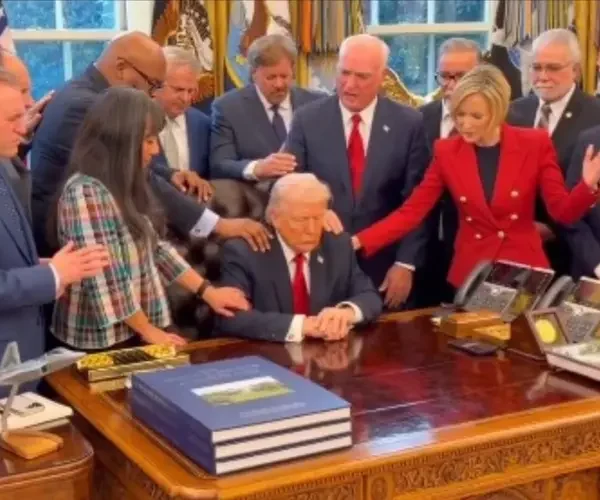 Pastores oram por Trump na Casa Branca em meio à guerra contra o Irã: “Graça e proteção”