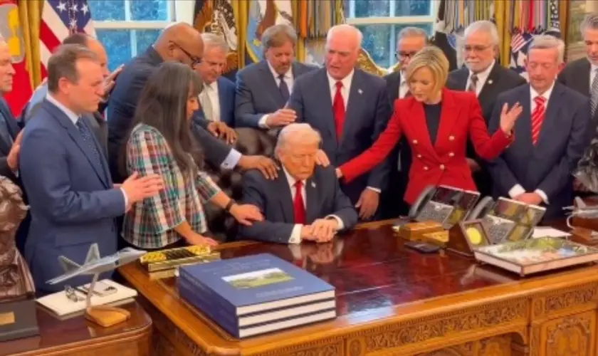 Pastores oram por Trump na Casa Branca em meio à guerra contra o Irã: “Graça e proteção”