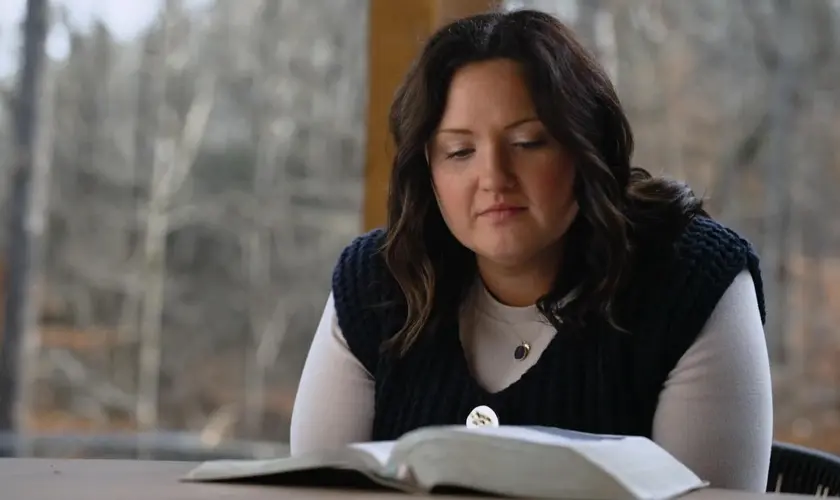 Jovem aceita Jesus na prisão e se torna evangelista em penitenciárias nos EUA