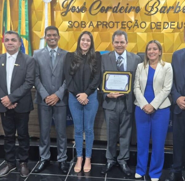 Filho da terra, Valmir Ribeiro destaca trajetória de superação e compromisso com o serviço público durante homenagem VEJA FOTOS E VIDEO