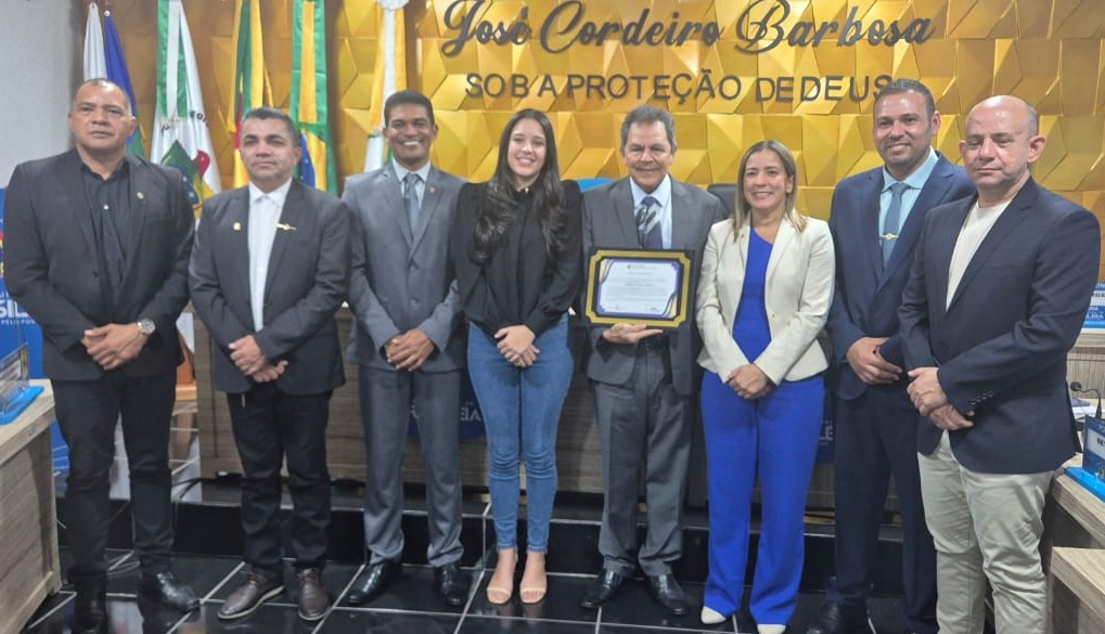 Filho da terra, Valmir Ribeiro destaca trajetória de superação e compromisso com o serviço público durante homenagem VEJA FOTOS E VIDEO