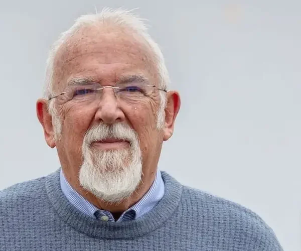Pastor é condenado após pregar João 3:16 em ‘zona de proteção ao aborto’ no Reino Unido