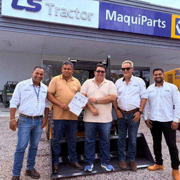 Prefeitura de Brasiléia recebe nova Bobcat e reforça frota de máquinas
