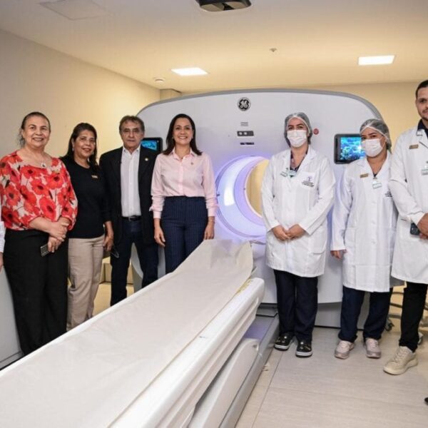 Governadora Mailza entrega aparelho PET-CT e destaca avanço histórico da saúde pública no Acre