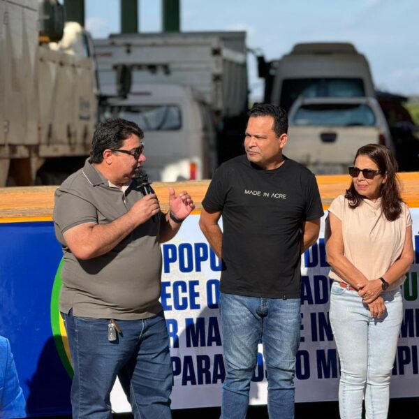 Tadeu Hassem entrega caminhão inédito para Brasiléia e afirma que investimentos já superam R$ 9 milhões