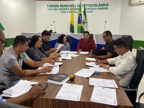 CÂMARA COM TELHADO DE PAPEL: SILÊNCIO DOS VEREADORES GERA QUESTIONAMENTOS EM EPITACIOLÂNDIA