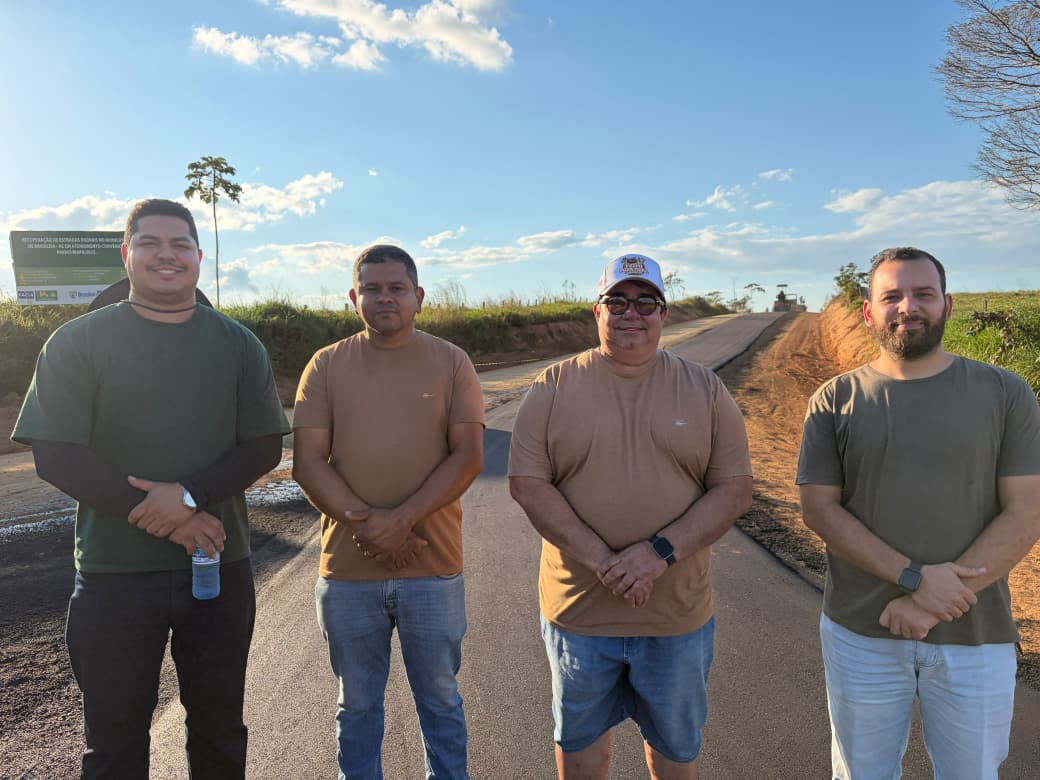 Em dia histórico, Prefeito Carlinhos do Pelado inicia o primeiro asfaltanento de ramal que vai beneficia mais de 2 mil famílias em Brasiléia