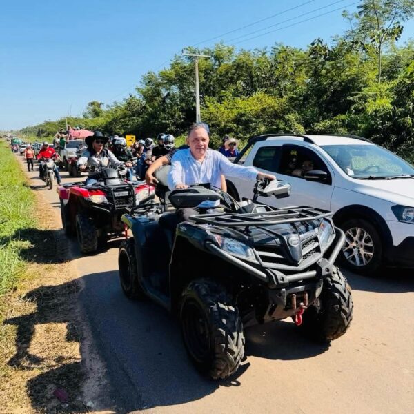 Deputado Manoel Moraes participa da 15ª Cavalgada da Transacreana, que reúne centenas de participantes e celebra a tradição na zona rural VEJA FOTOS