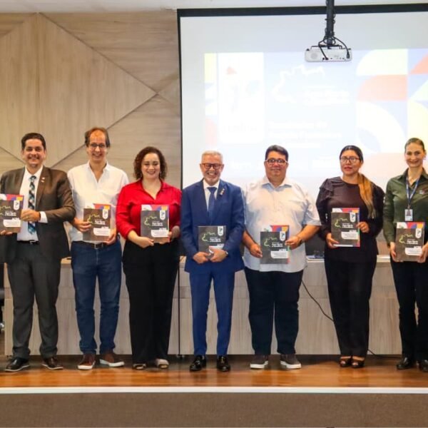 Prefeito Carlinhos do Pelado participa de Fórum de Desenvolvimento Regional e destaca integração entre Brasiléia e países vizinhos na faixa de fronteira